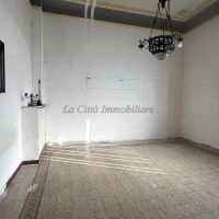 1 locale - Novara(NO)